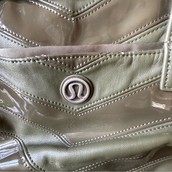 Lululemon green urban sanctuary bag shoulder tote - Picture 2 of 15
